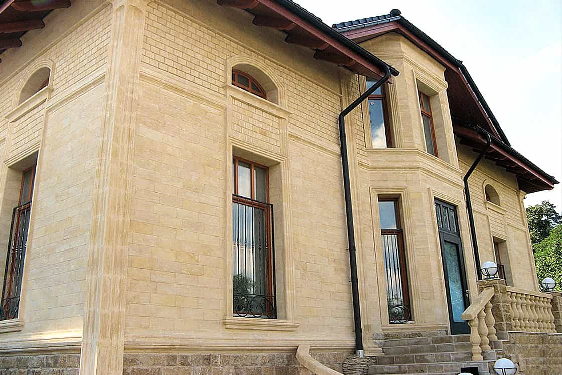 Облицовка фасада дагестанским камнем в Сочи 
